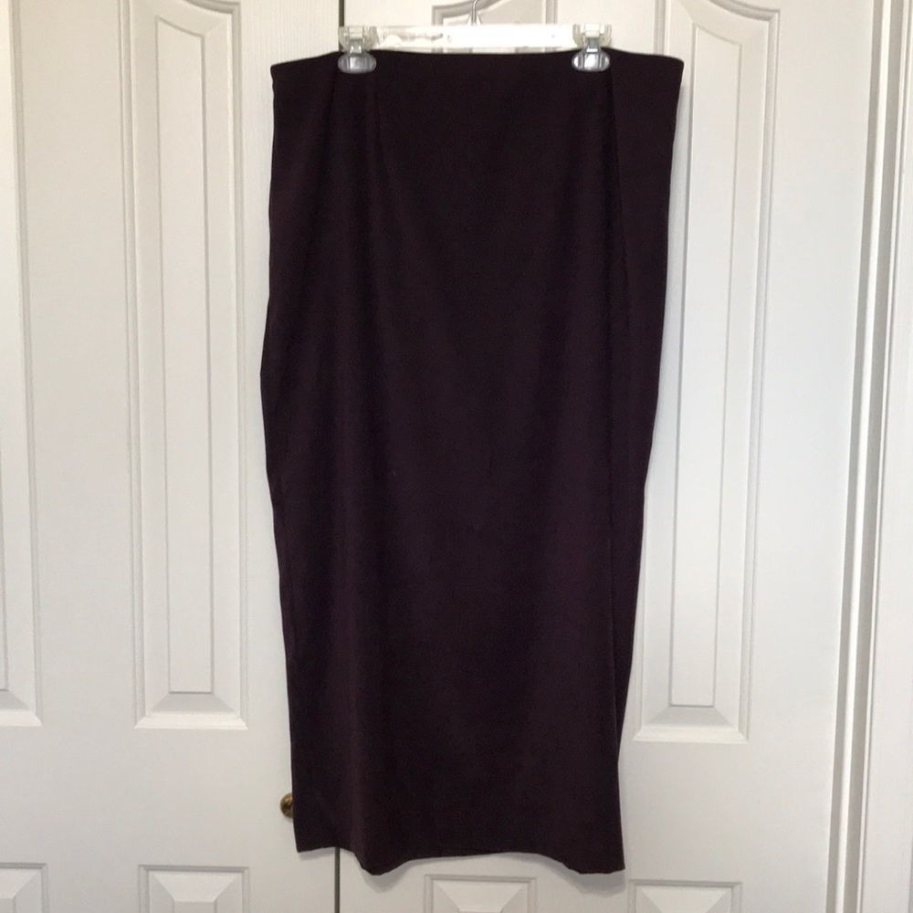 π₯FINAL PRICE REDUCTION π₯ PURPLE SKIRT & TOP 18W - Picture 3 of 7